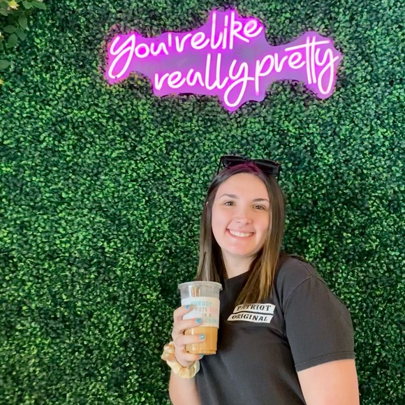 Meet your Posher, Shayna - Picture 3 of 5